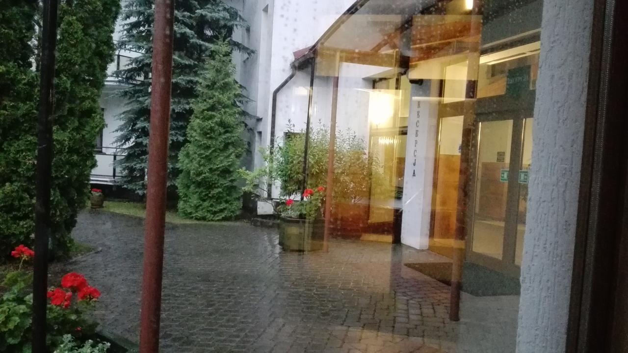 Hotel Osrodek Szkoleniowo - Wypoczynkowy Guzianka Ruciane-Nida Exterior foto