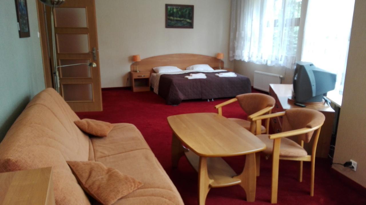 Hotel Osrodek Szkoleniowo - Wypoczynkowy Guzianka Ruciane-Nida Exterior foto